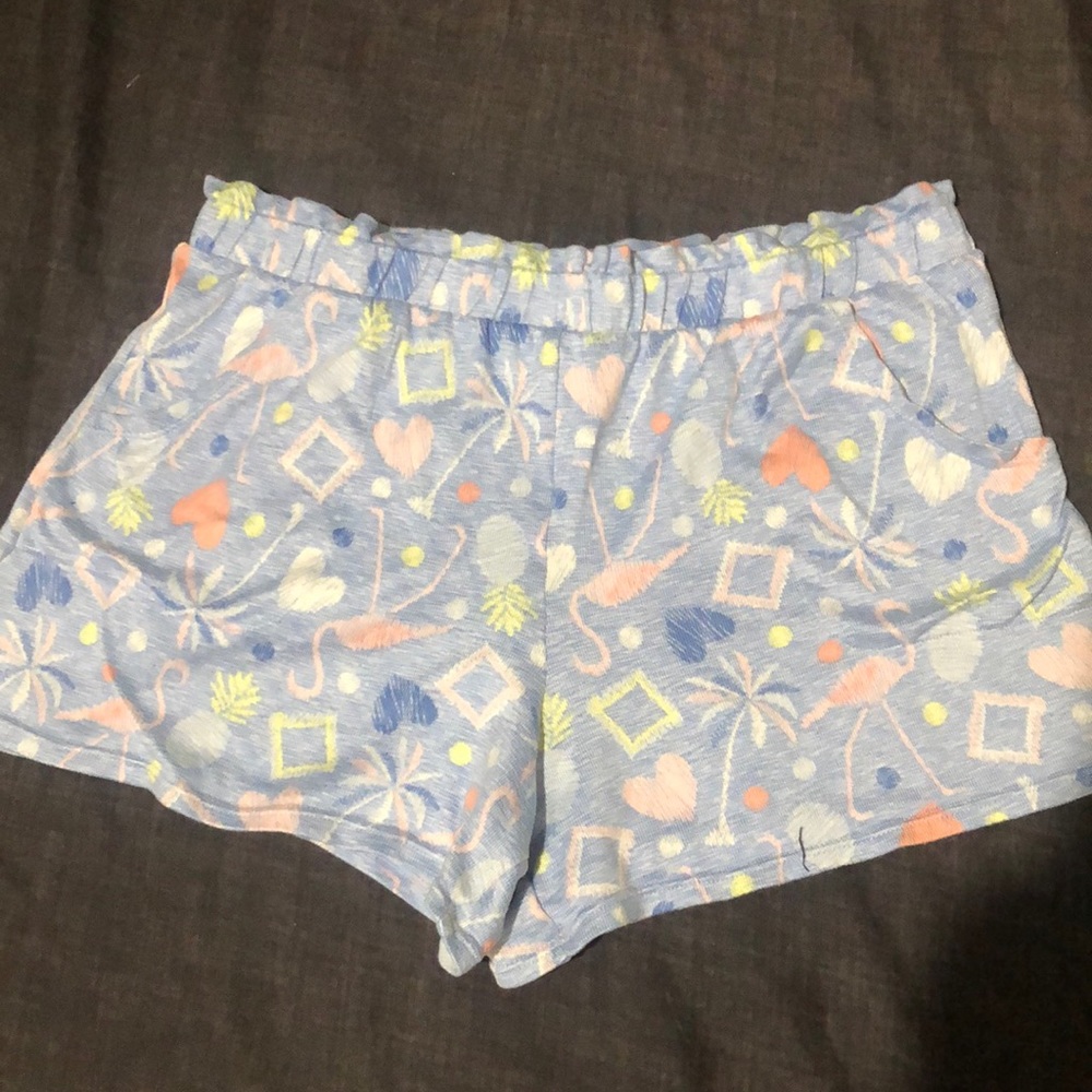 Worn once and has pockets and very comfortable to wear. Also very soft.